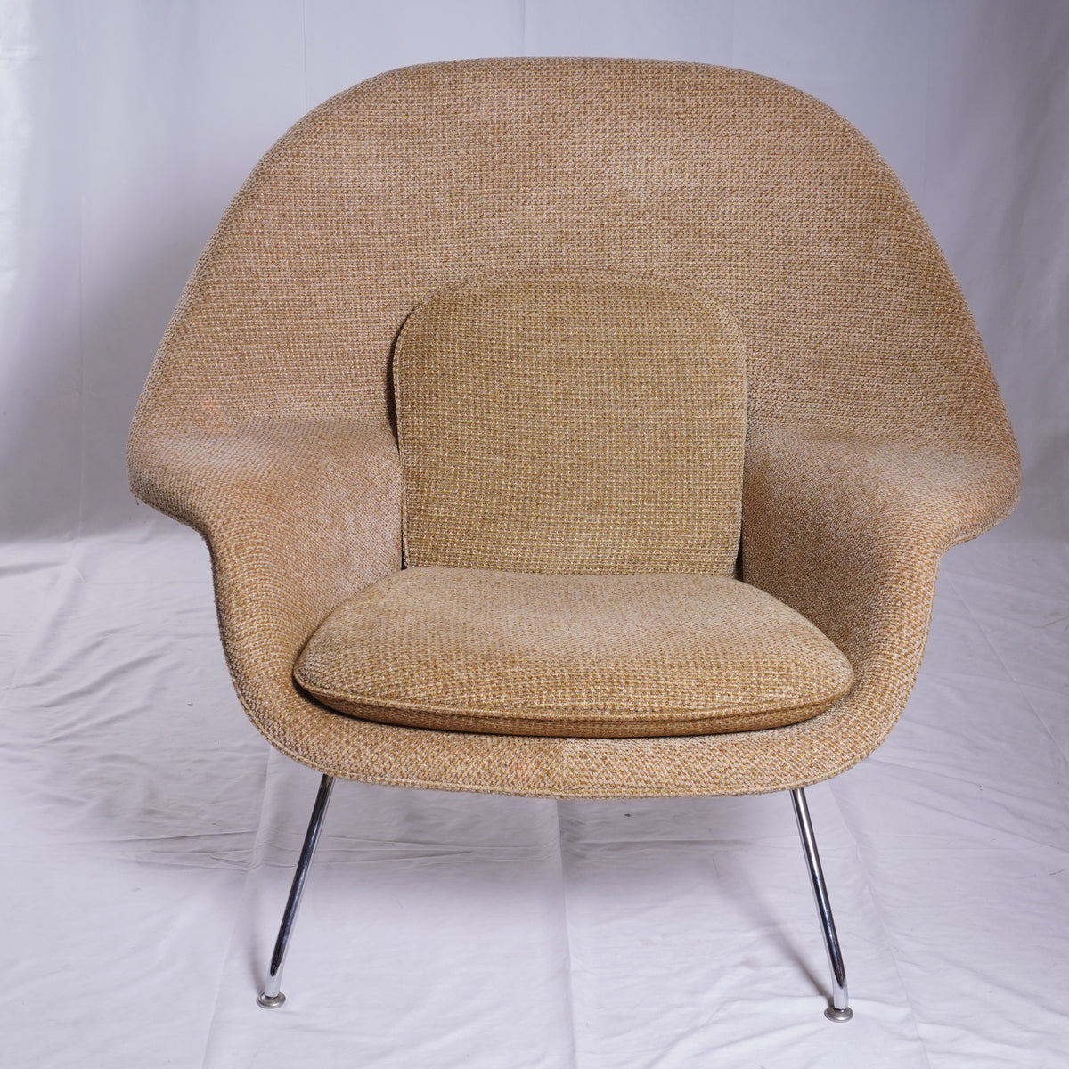 Knoll Womb Chair by Eero Saarinen