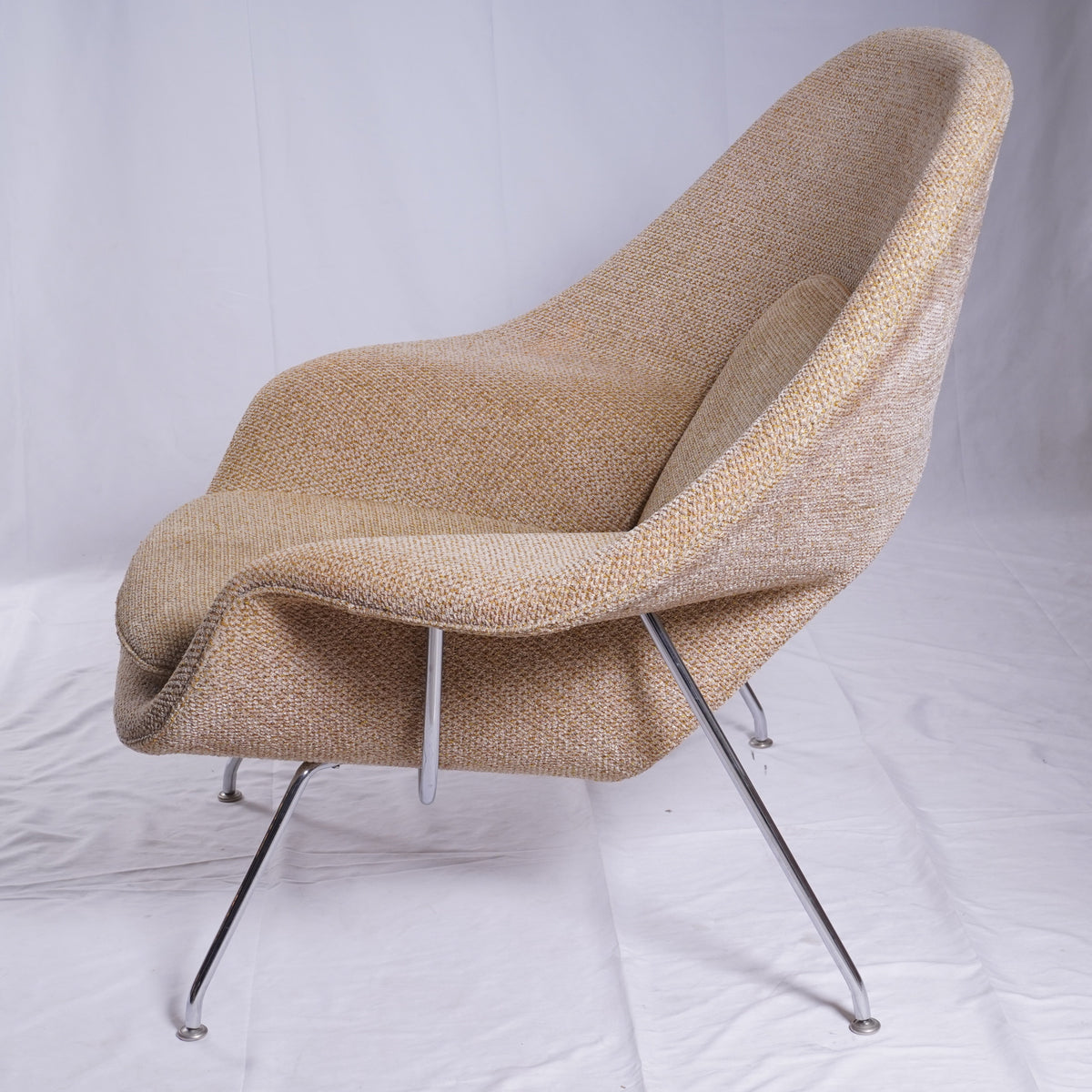 Knoll Womb Chair by Eero Saarinen